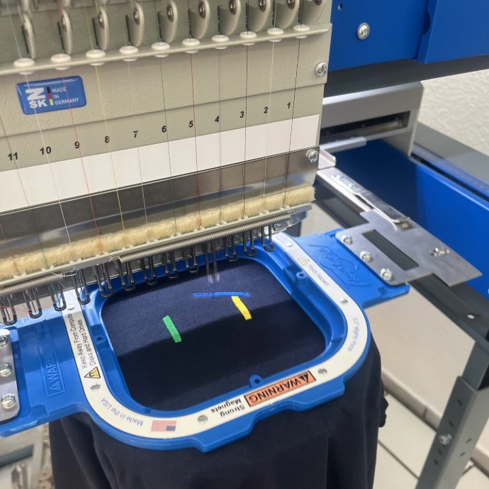 Unsere Stickmaschine ZSK Sprint 7 im Einsatz